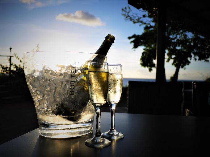 �f�B�i�[�̓x�C�T�C�h�o�[�x�L���[