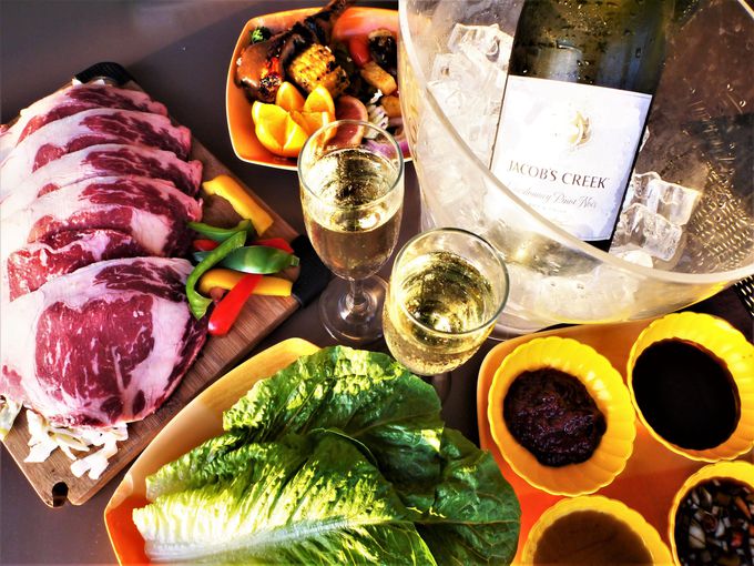 �f�B�i�[�̓x�C�T�C�h�o�[�x�L���[