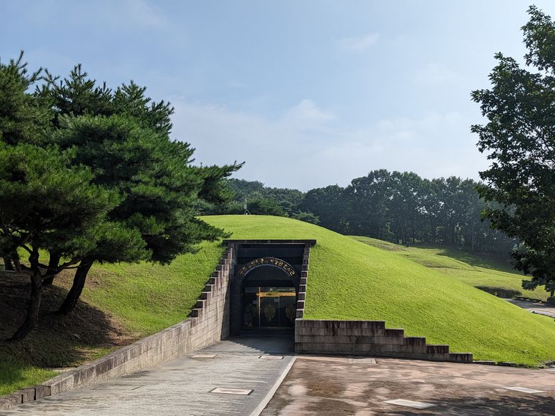韓国・百済の世界遺産 空想上の神獣が死者を守る公州の武寧王陵