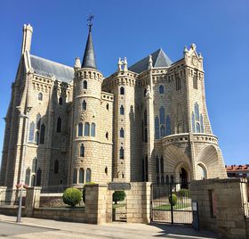 ���̃V���{���͂��̃K�E�f�B��I�X�y�C���u�A�X�g���K�v�̑f�G�|�C���g�̋L���T���l�C��