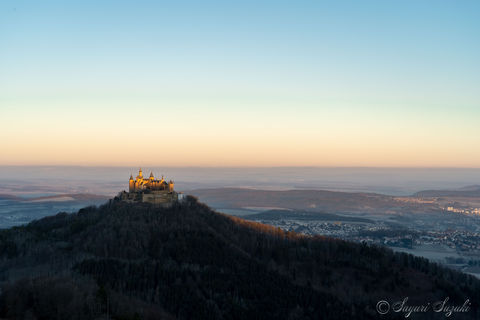 山の頂にそびえ立つ天空の城！ドイツ「ホーエンツォレルン城」