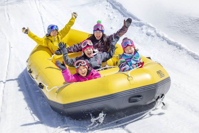 元祖“雪の遊園地”長野「タングラムスキーサーカス」で雪上アクティビティ体験