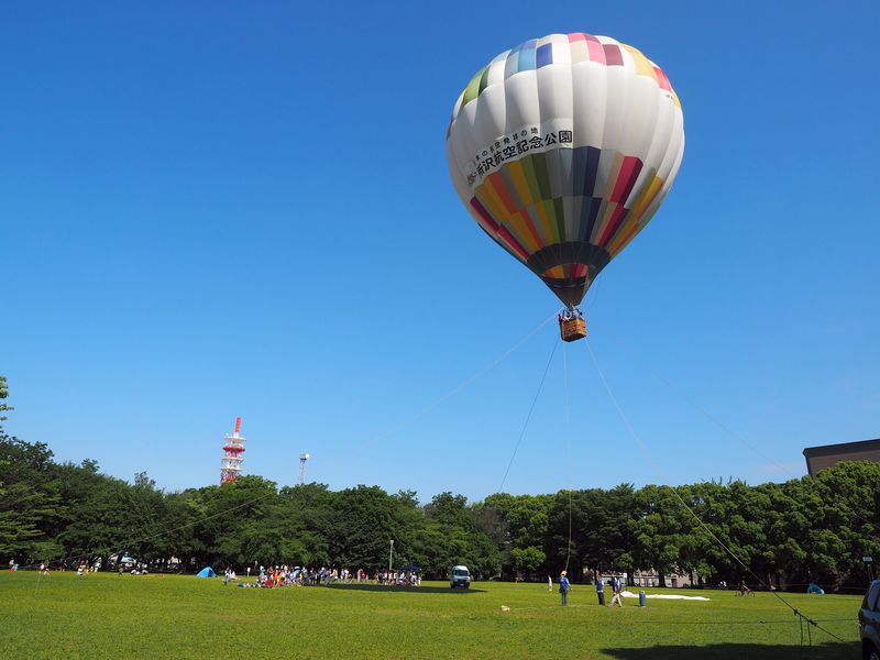 所沢航空記念公園「ふわり！熱気球体験」がファミリーに大人気