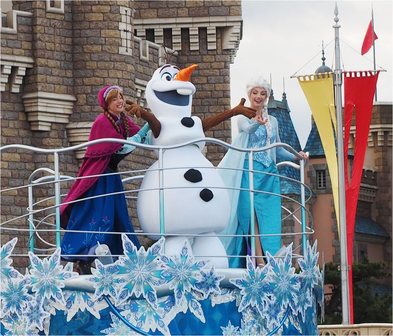東京ディズニーランドがアナ雪に染まる！アナとエルサのフローズンファンタジー