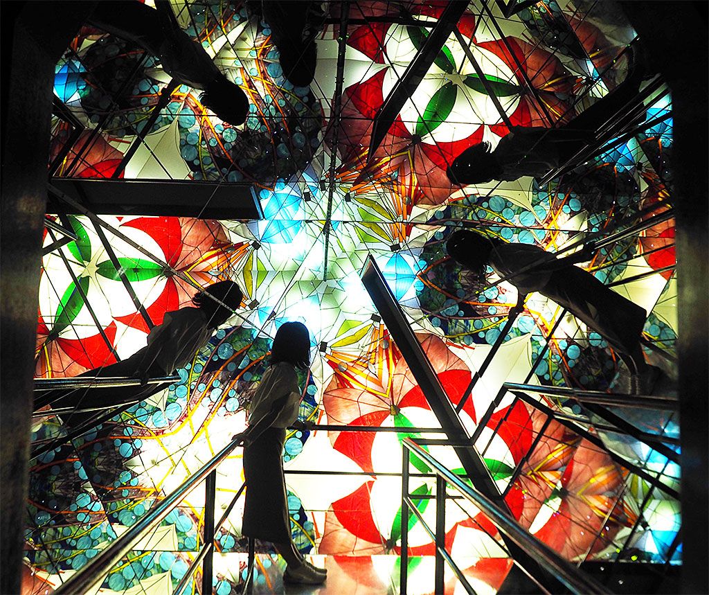 万華鏡の中へ 西尾 三河工芸ガラス美術館 で色を巡る幻想体験 愛知県 Lineトラベルjp 旅行ガイド