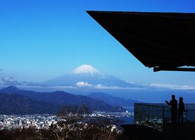 駿河湾と富士山を一望できる景勝地「日本平」