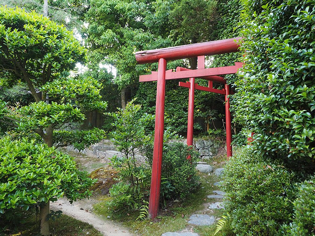 隠れパワースポットもある日本庭園