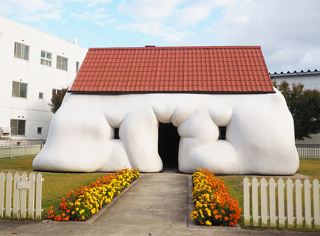 青森で小人の世界を体感 十和田市現代美術館でおしゃれアートまみれ 青森県 Lineトラベルjp 旅行ガイド