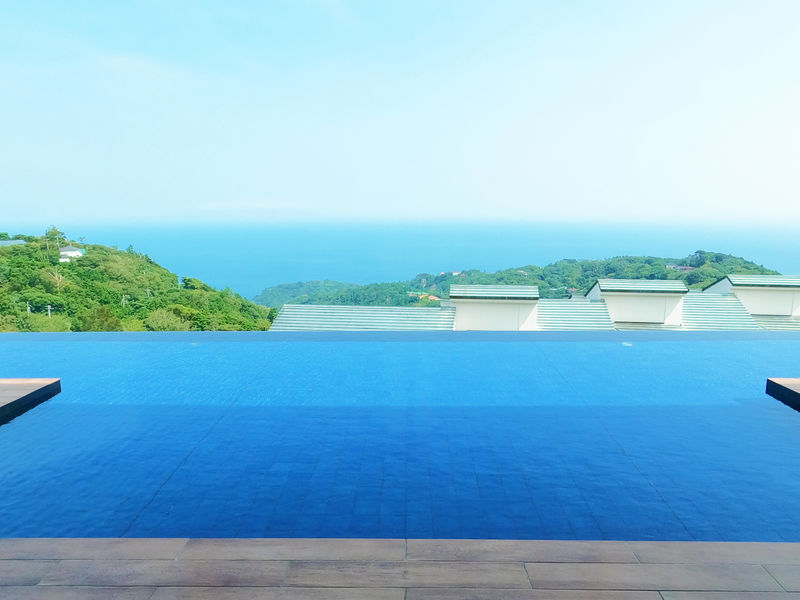 天空温泉の宿「伊豆ホテル リゾート＆スパ」で青い絶景に包まれたい！