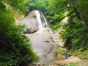 滝にスヌーピーがいた！可愛い名瀑「みろくの滝」で青森・田子町観光