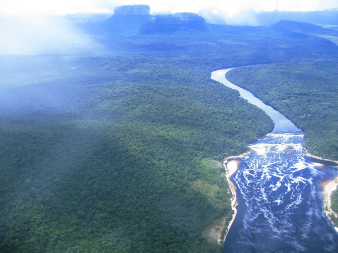 落差世界一の滝「エンジェル・フォール」を擁するカナイマ
