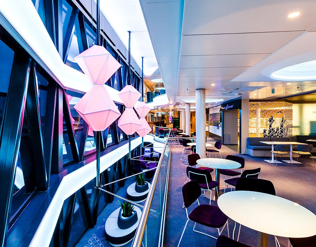 �t�B�������h����X�E�F�[�f���̈ړ���i�ɍœK��VIKING LINE�̃t�F���[