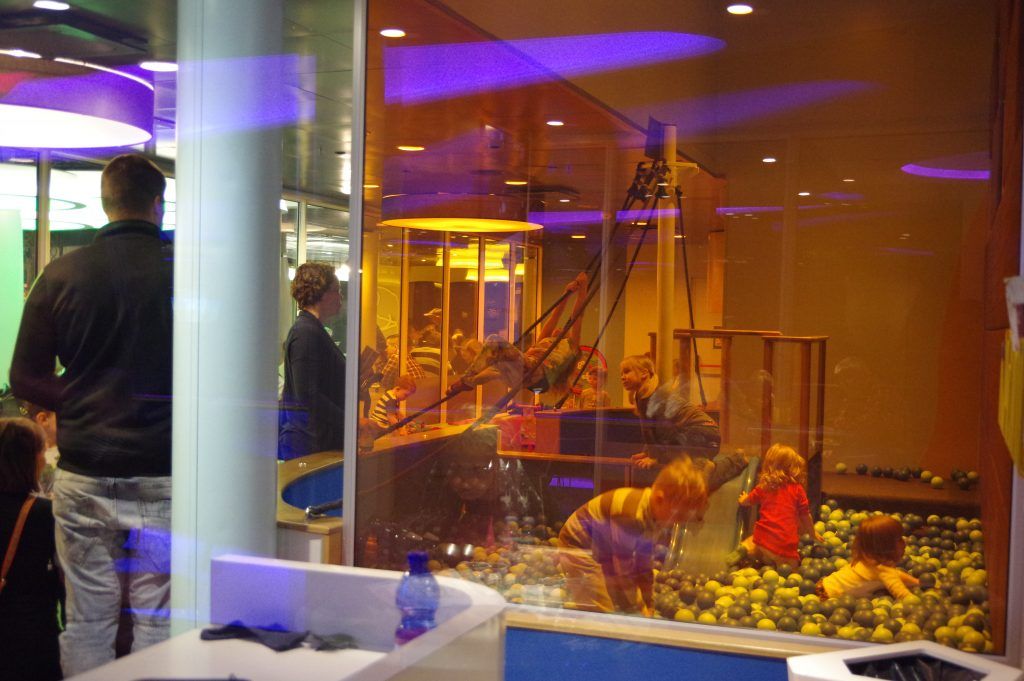 12�Έȉ��͏�D���������I�Ƒ��A��Ɋ������T�[�r�X