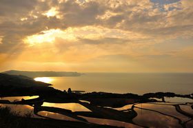 �������I�c�����ɍs����!�u���{�̒I�c�S�I�v����s���J�E���㔨�̋L���T���l�C��