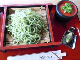 nOȂ̉wwԂ̎Oxňɓ蒬𖞋iI̋LTlC