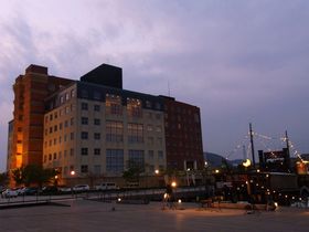 ��i�Ƀt�O�ɏĂ��J���[�I��i�`�̃f�U�C�i�[�Y�z�e���u��i�`�z�e���v�̋L���T���l�C��