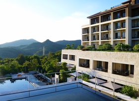 �U�E���b�c�E�J�[���g������ŁA���R�̖����ɕ�܂�ă����b�N�X�I�̋L���T���l�C��