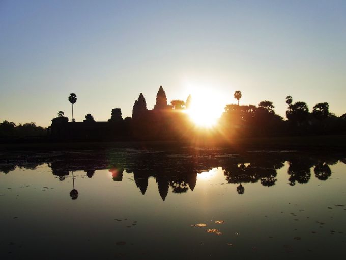 感動 アンコール遺跡に昇る朝日 混まずに遺跡を堪能する旅のポイント カンボジア Lineトラベルjp 旅行ガイド