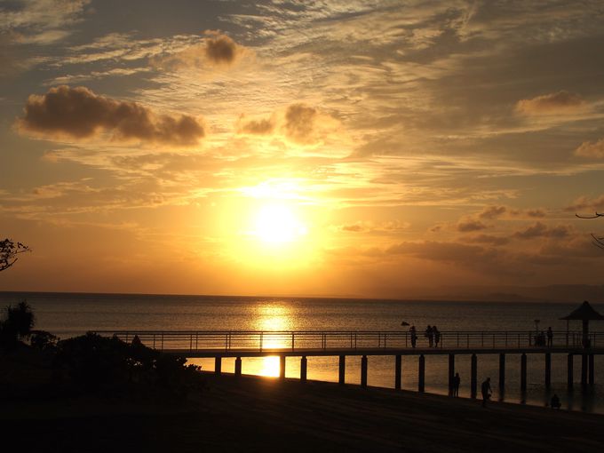 最高の夕陽スポット！「フサキリゾート」の海にかかる幸せの桟橋