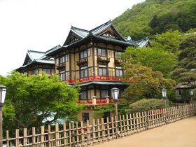 �����O�̕o�q�Ɉ������130�N�B�����u�x�m���z�e���v����A��̌��I�̋L���T���l�C��