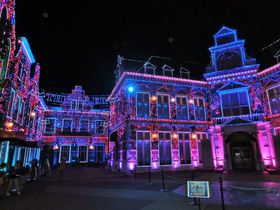 �n�E�X�e���{�X�̖�́A���ƌ��̂R�c�v���W�F�N�V�����}�b�s���O�Ŋy�������I�̋L���T���l�C��