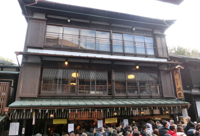 名物の鰻は食べておきたい！「成田山新勝寺」と門前町の参道