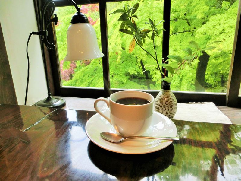 湯布院の憧れ宿・亀の井別荘の人気カフェ「天井桟敷」で上質なひとときを
