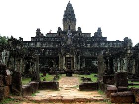 世界遺産アンコールに残る最初期の寺院群！カンボジア「ロリュオス遺跡群」
