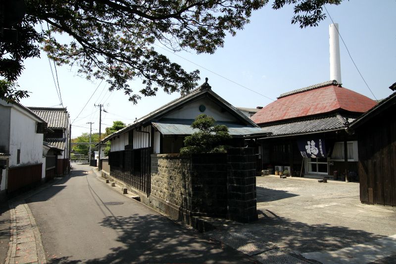 歴史ある町家が建ち並ぶ「旧撫養街道」を歩いて第1番札所「霊山寺」へ