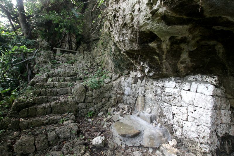 自然の岩山を活かした堅牢城塞 沖縄県うるま市 安慶名城 沖縄県 Lineトラベルjp 旅行ガイド