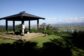 �㐙�i�Վ��n�̒n�`�V���������s�Ɏc�钆���R��u�L������v�̋L���T���l�C��