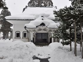 大雪の中に浮かび上がる昭和の風情… 福島県喜多方市の酒蔵を訪ねて