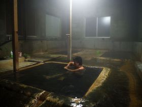 北海道・濁川温泉「新栄館」で猛烈に鄙びた浴舎を楽しもう！