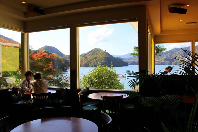 これが相模湖の過ごし方 絶景カフェ Cocco やスワンボードも 神奈川県 トラベルjp 旅行ガイド
