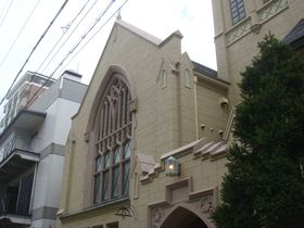 神戸カフェめぐり〜教会を生かしてつくられたカフェ、フロインドリーブ