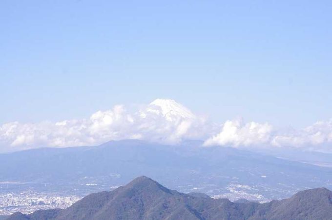 ロープウェイがいざなう、山頂から拝む富士山にため息！