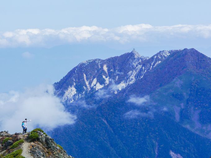 仙丈ヶ岳から見える甲斐駒ヶ岳や地蔵岳のオベリクス