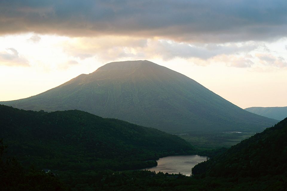 山頂からは絶景が広がる！日光を象徴する霊峰「男体山」