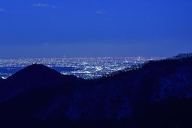 �֓����w�̗�R�I�����E��x�R�̓~�Ȃ�ł͂̒��]�Ǝ��R�𖞋i���悤�I�̋L���T���l�C��