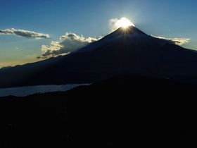 絶景の富士山と幸運が開けるパワースポット！山梨百名山・石割山