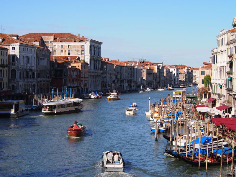 ベネチアの大往来、リアルト橋から望む大運河