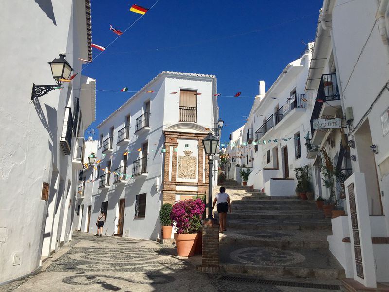 スペインで“一番美しい”白い村「フリヒリアナ」でフォトジェニック三昧！