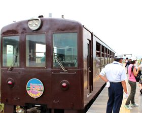 ���Ԍ���IJR�u�x�ǖ�E���l�m���b�R���v�ԑ�����]�ރp�b�`���[�N�̕��i�I�̋L���T���l�C��