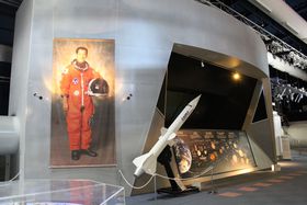 �Ƒ��ŉF����̌����悤�I�]�s�F���L�O�فu�X�y�[�X�����v�̋L���T���l�C��