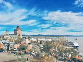 �v�`�E�t�����X�̊X���ό��I���E��Y�u�P�x�b�N�V�e�B���s�X�v�̋L���T���l�C��