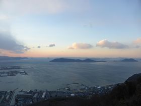 ���˓��C�����������w�̌i���n�u�����v�B�s��ȃp�m���}���y���߂�u���q�̗쌵�v�ŏ������������܂��傤�̋L���T���l�C��