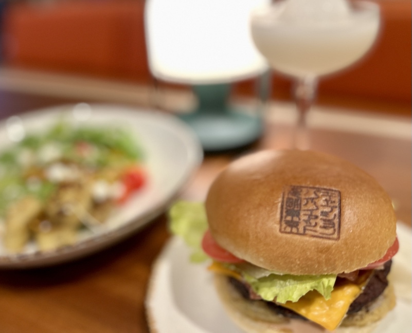 �uTalk Shop�v�̓��X�g�����A�J�t�F�A�o�[�A�R���[�L���O�Ƒ��@�\���