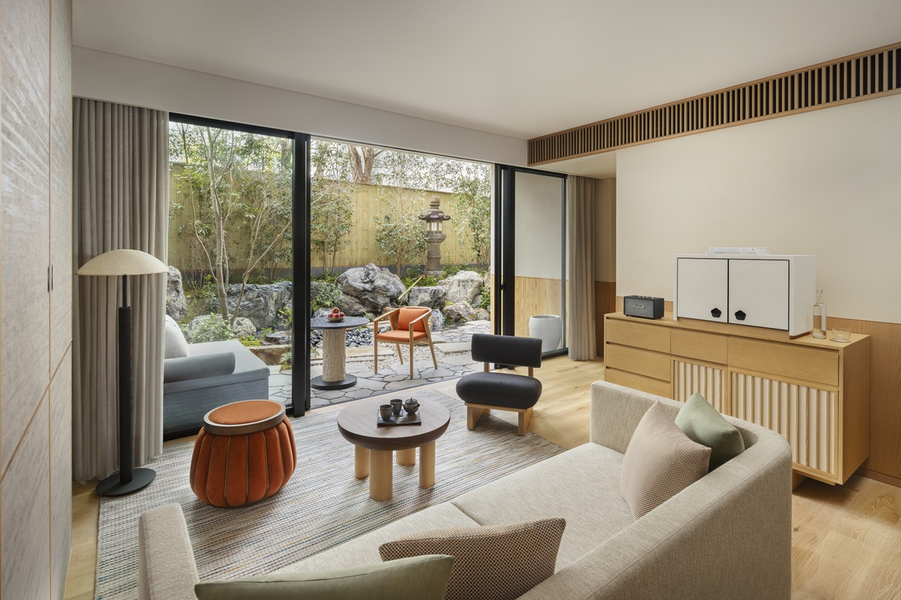 �����ȃL�����y�[�����J�ÁI���ʂȃu�����h����I�ׂ�uIHG�z�e���Y�����]�[�c�v