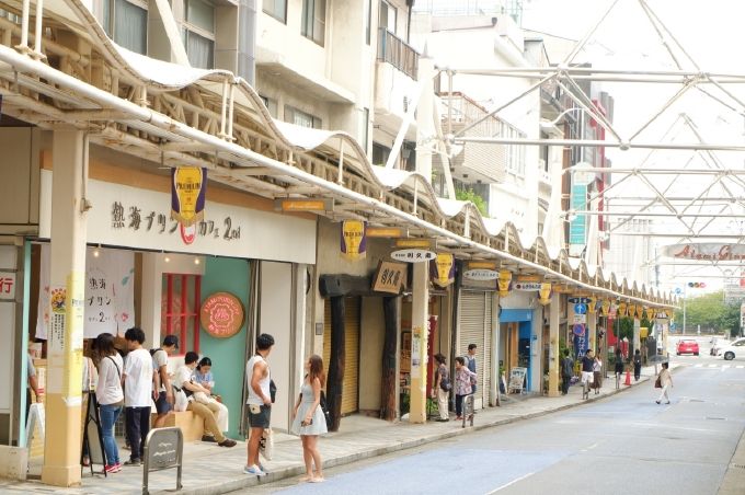 昭和レトロな商店街に行列 熱海プリンカフェ2ndはかわいさ満載 静岡県 Lineトラベルjp 旅行ガイド