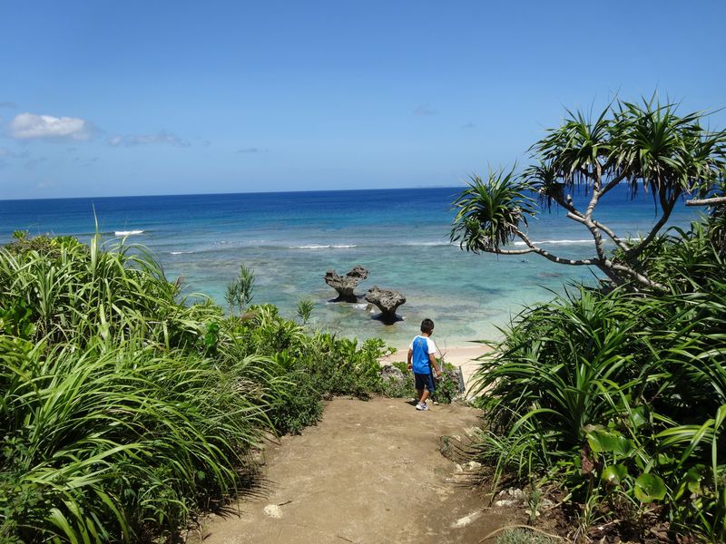 沖縄本島から車で行ける“恋島”と呼ばれる島・古宇利島のハートロックを見に行こう！！